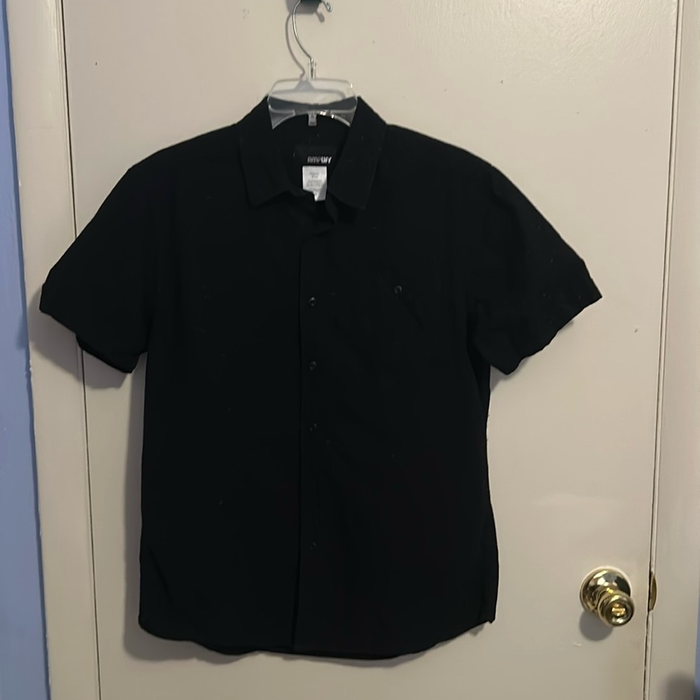Amplify M Black with some Color throughout Short Sleeve Shirt